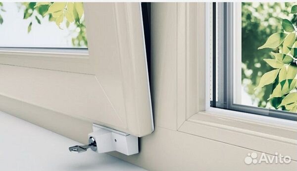 Блокирующий замок для окна с ключом от детей