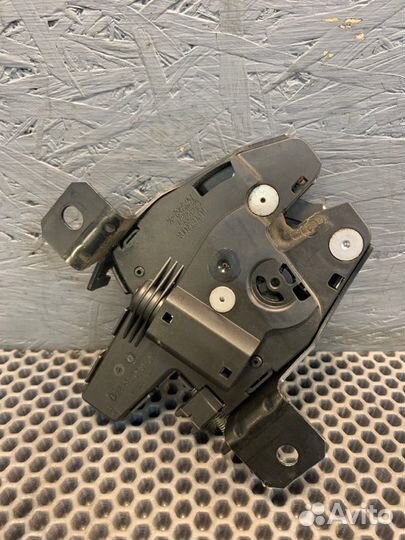 Замок багажника задний правый Bmw X7 G07 M-pack