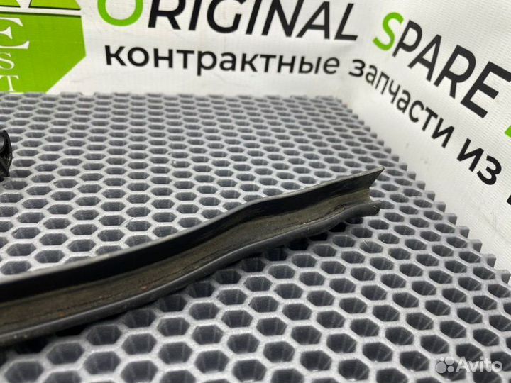 Уплотнительная резинка капота Hyundai H-1 A1 D4CB