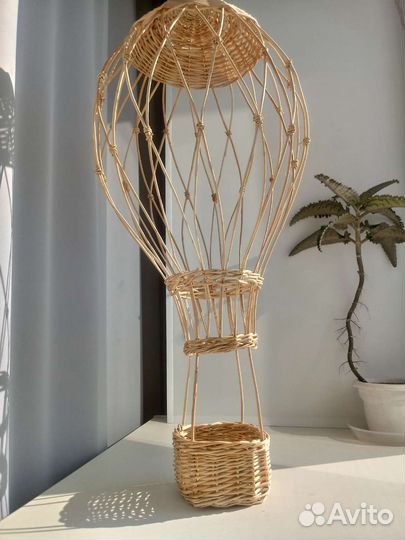 Воздушный шар с корзиной
