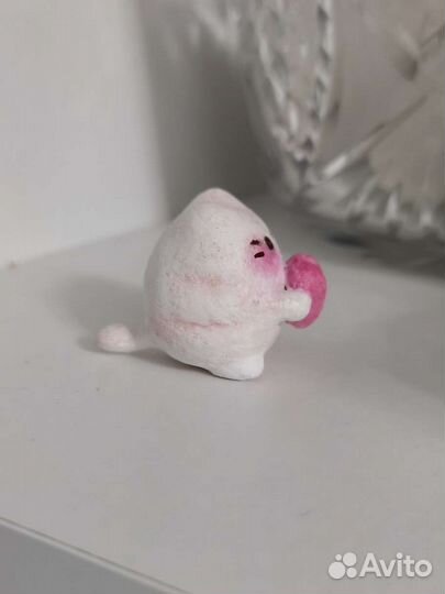 Фигурка котик с сердечком милая, в стиле акварели