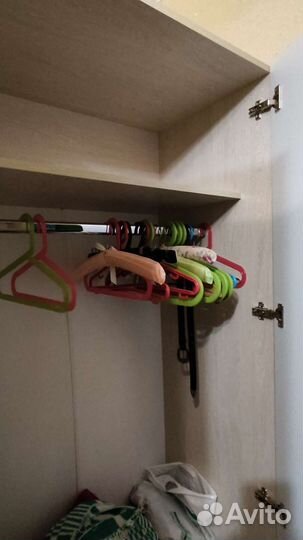 Письменный стол, шкафы, полка, часы