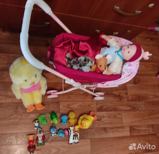 Пупс на коляске