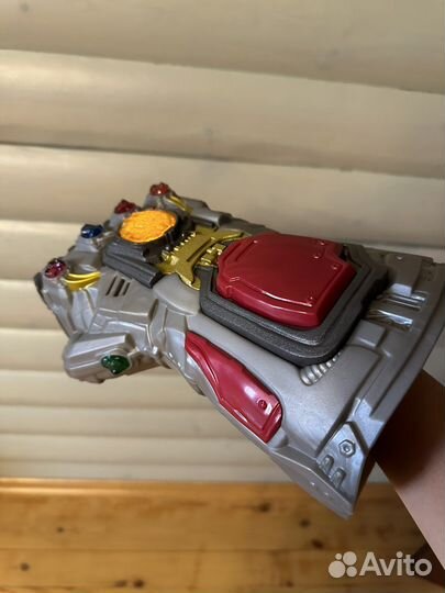 Рука Таноса