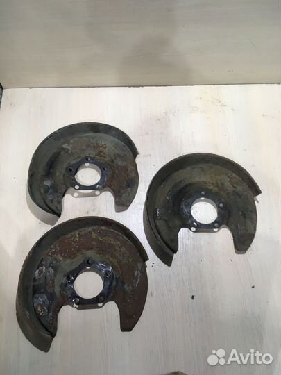 Пыльник тормозного диска фольксваген пассат Б5