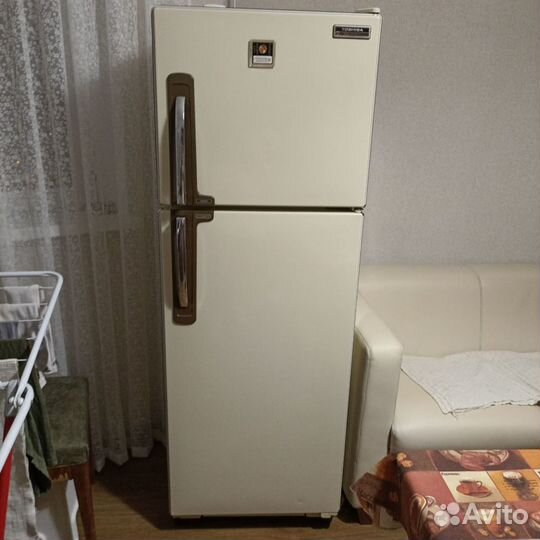 Холодильник бу привезён из Японии
