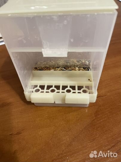 Кормушка для мелких птиц