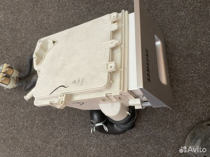 Лоток для порошка и водяные клапаны