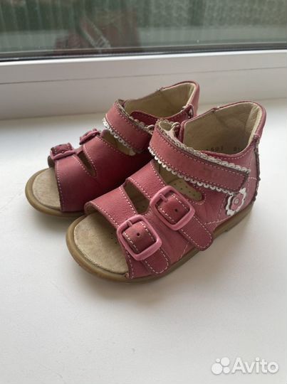 Сандалии для девочки