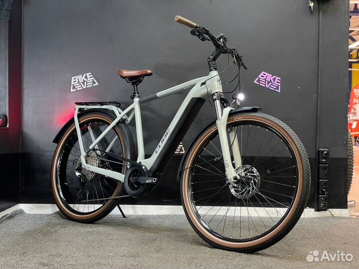 2022г Cube Kathmandu Hybrid Pro 625