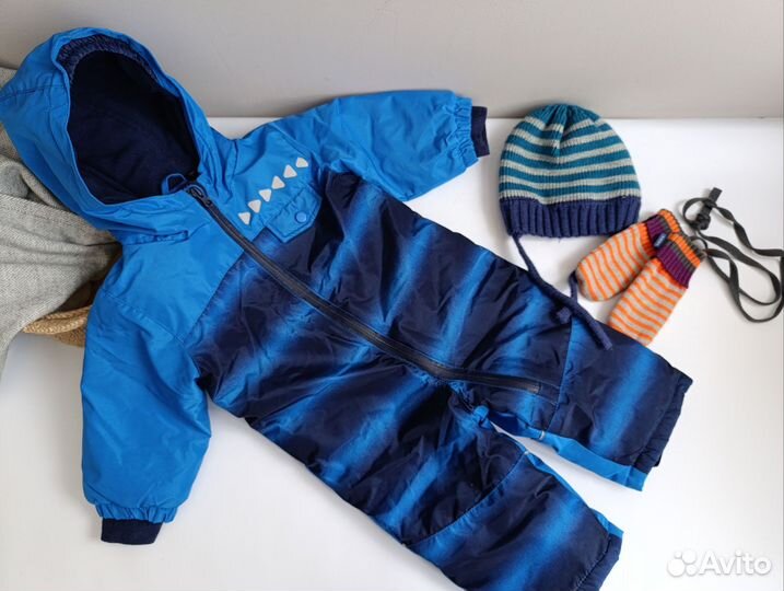 Комбинезон демисезонный 74, шапка варежки подарок