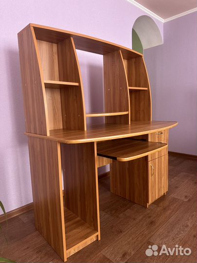 Письменный стол