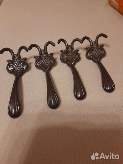 Крючки для вешалки