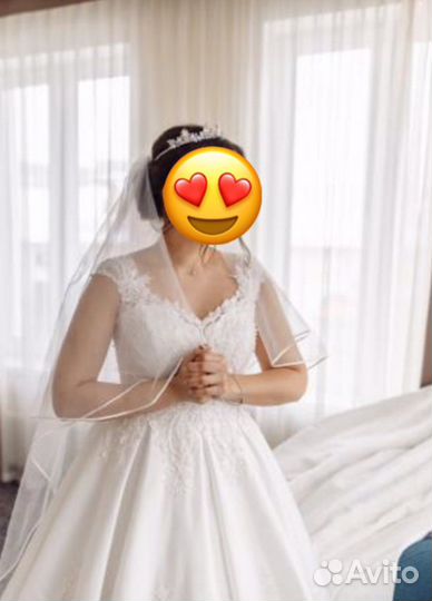 Шикарное свадебное платье) атласное, белое