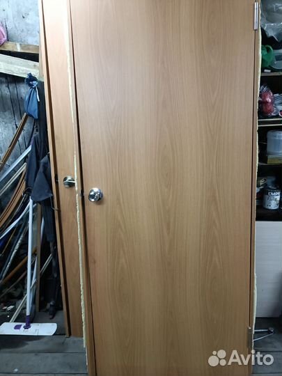 Продам двери с коробкой