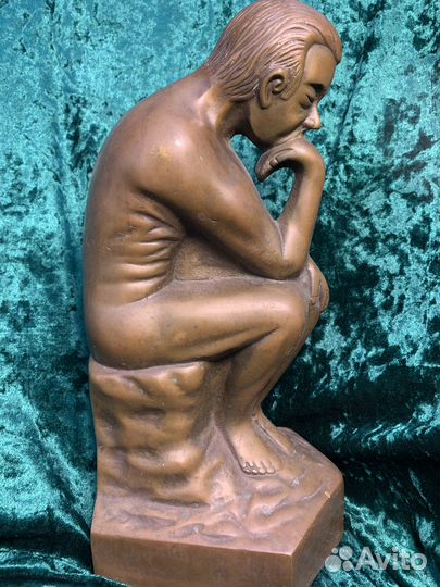 Бронзовая статуэтка мыслитель