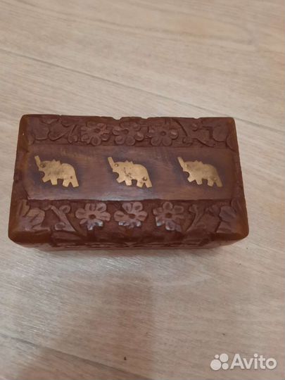 Шкатулка со слонами