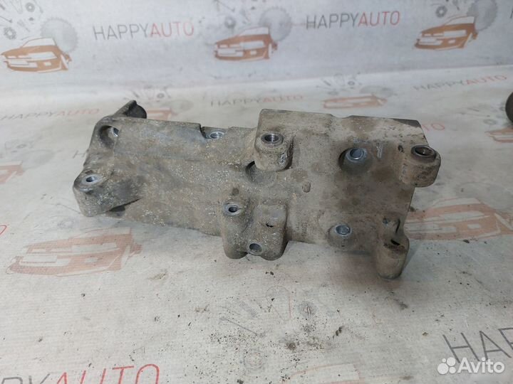 Кронштейн генератора B4164S Volvo S40 1 поколения