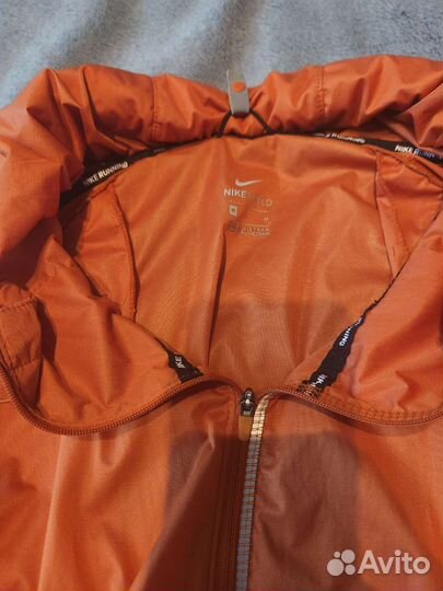 Беговая ветровка женская Nike Shield