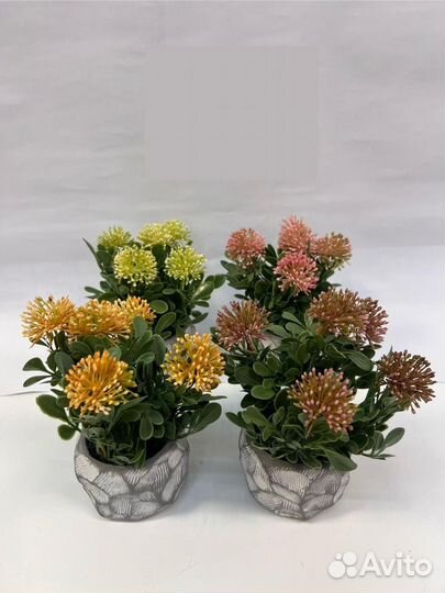 Искусственный цветы в горшке