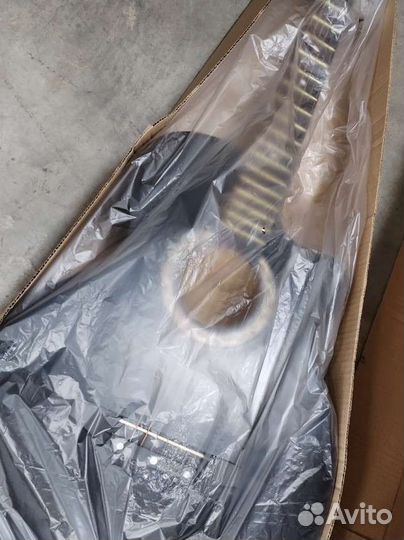 Новая Акустическая черная гитара (с анкером)