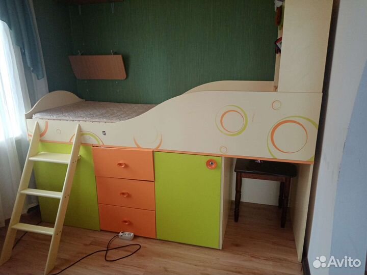 Кровать чердак со столом бу