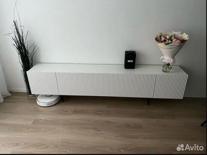 Стильная тумба под тв Белая