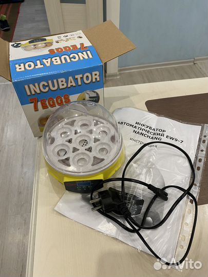 Инкубатор на 7 яиц