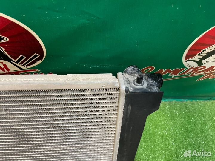 Радиатор охлаждения двигателя Toyota Avensis
