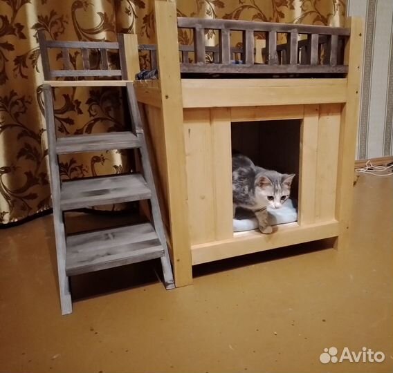 Домик для кошки или маленьких пород собак