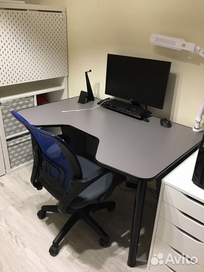 Стол компьютерный игровой Комфорт серый/черный