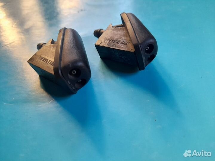 Форсунки омывателя Ford Firsta MK6