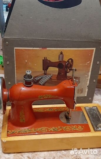 Детская швейная машинка