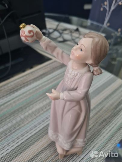 Статуэтка фарфор