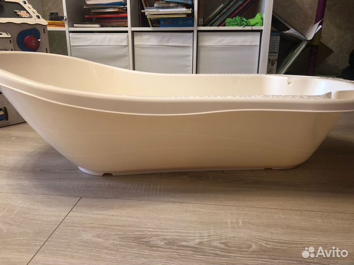 Детская ванна с клапаном для слива