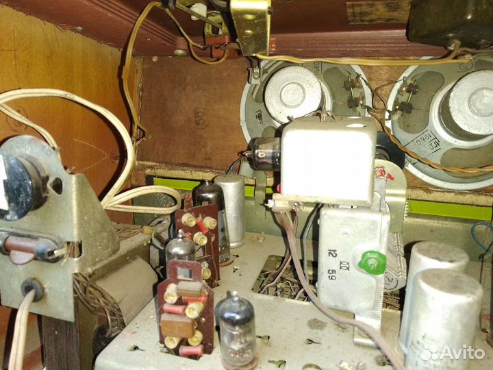 Радиоприемник, проигрыватель, радиола