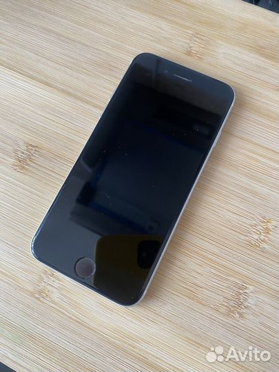 iPhone SE, 64 ГБ