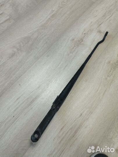 Поводок дворника правый Mitsubishi RVR Z N11W