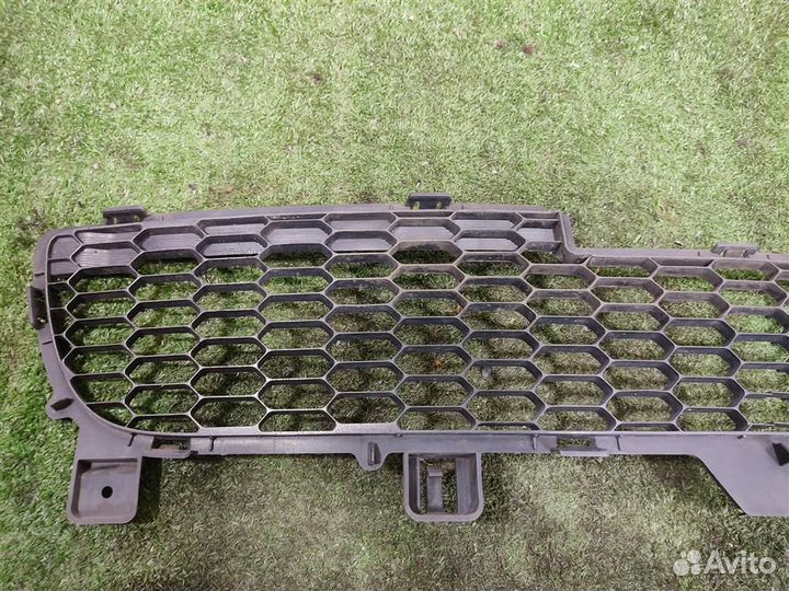 Решетка в бампер центральная Mazda 6 (GG) 2007