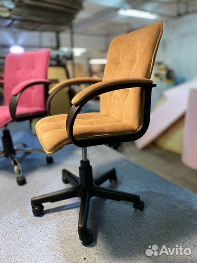 Офисное кресло