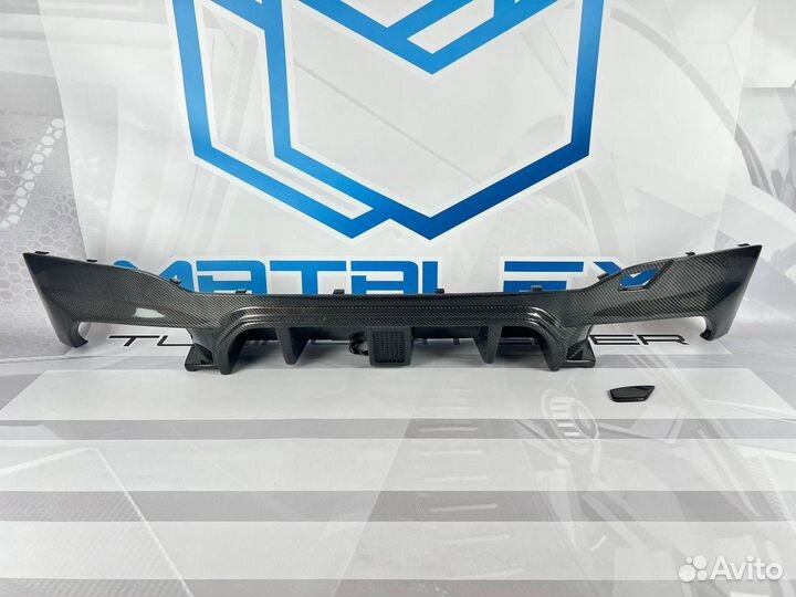 Диффузор BMW M5 F90 со стоп сигналом сухой карбон