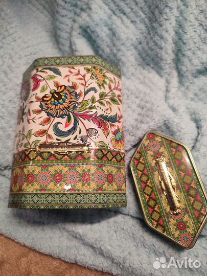 Жестяные коробки банки современные разные