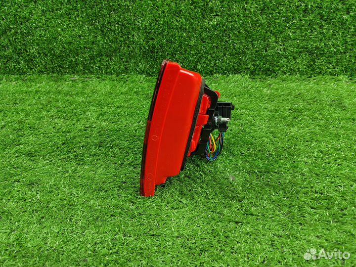 Фонарь в крышку багажника правый Audi A6 C6 VAG