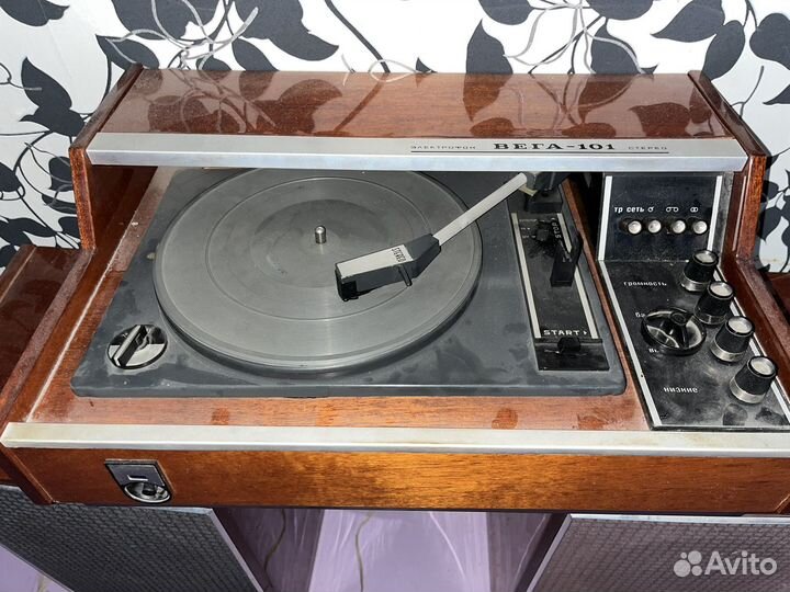 Виниловый проигрыватель вега