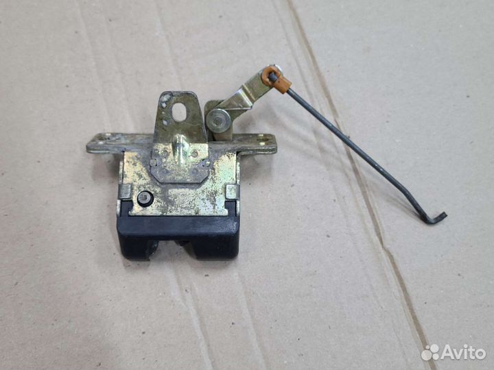 Замок двери багажника Opel Vectra B Astra G