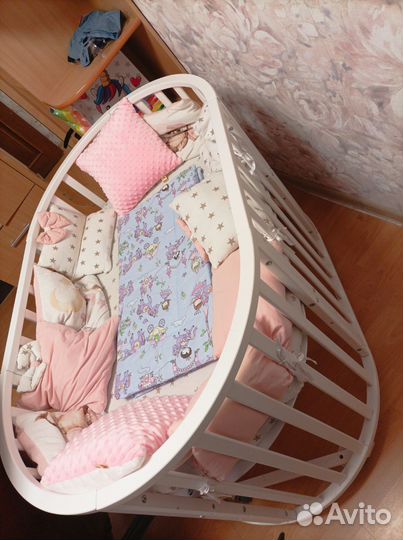 Детская кроватка с маятником круглая