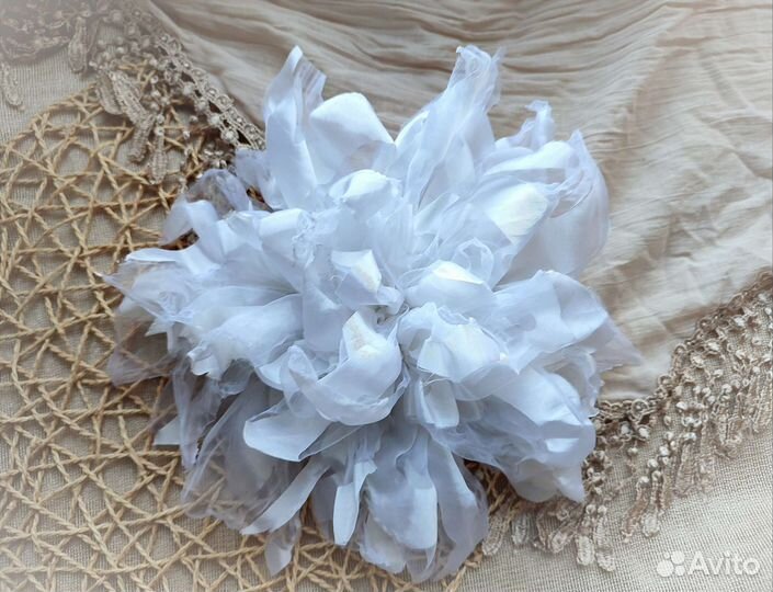 Большая белая брошь цветок 30 см