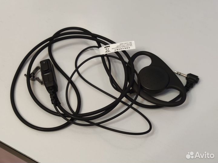 Наушники с петличкой и креплением за ухо