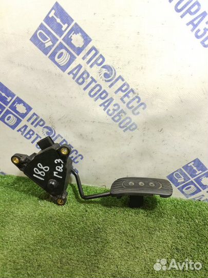 Педаль газа Nissan Tiida хэтчбек 1.6 HR16DE 2007