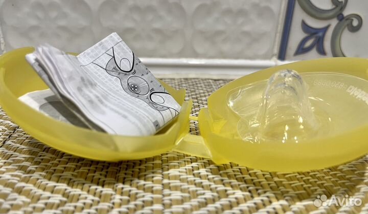 Силиконовые насадки на грудь medela в футляре